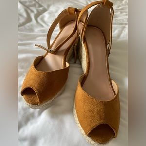Rust coloured wedge sandals. NWOT.size 41